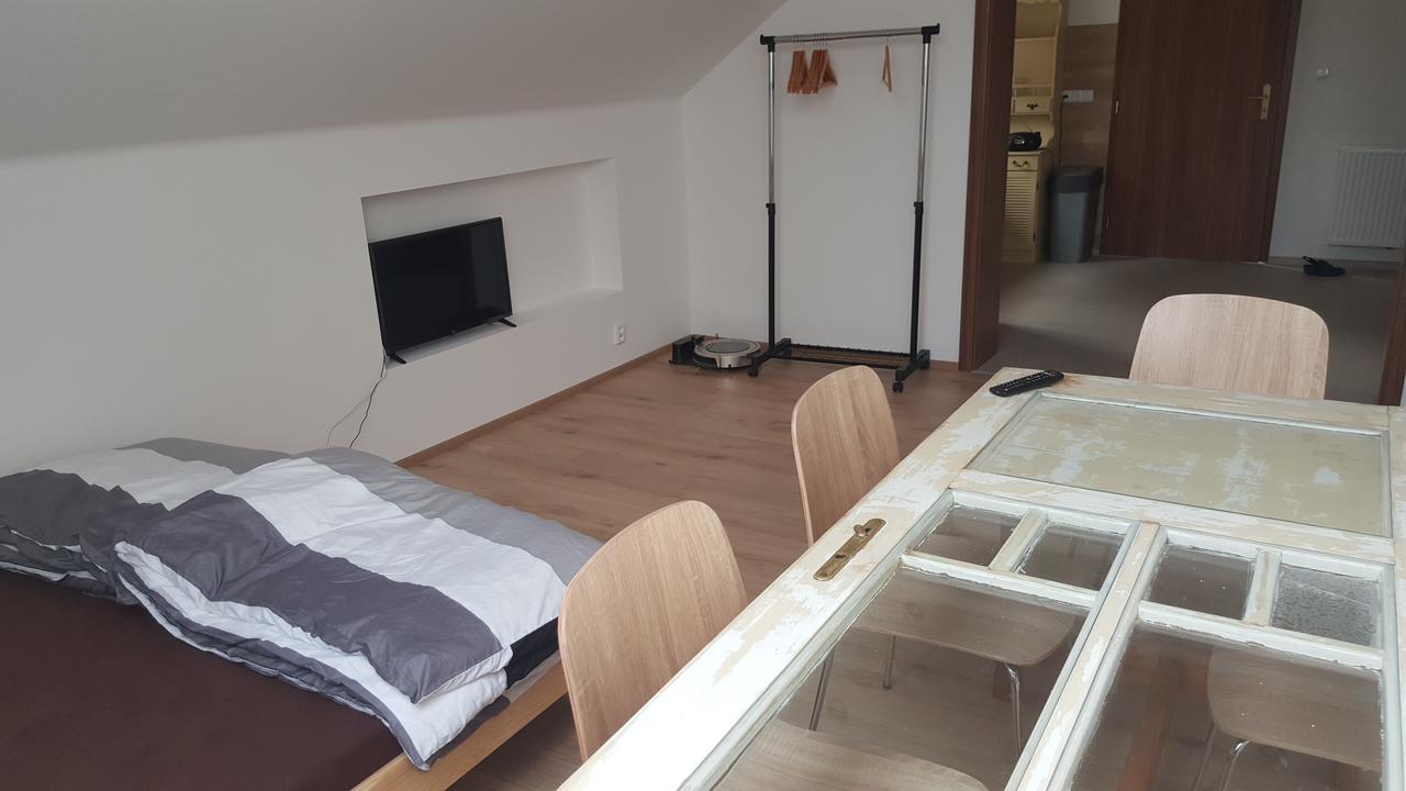 Apartmany Za Sakurou Hodonin Bagian luar foto