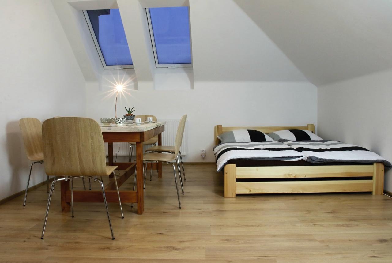 Apartmany Za Sakurou Hodonin Bagian luar foto