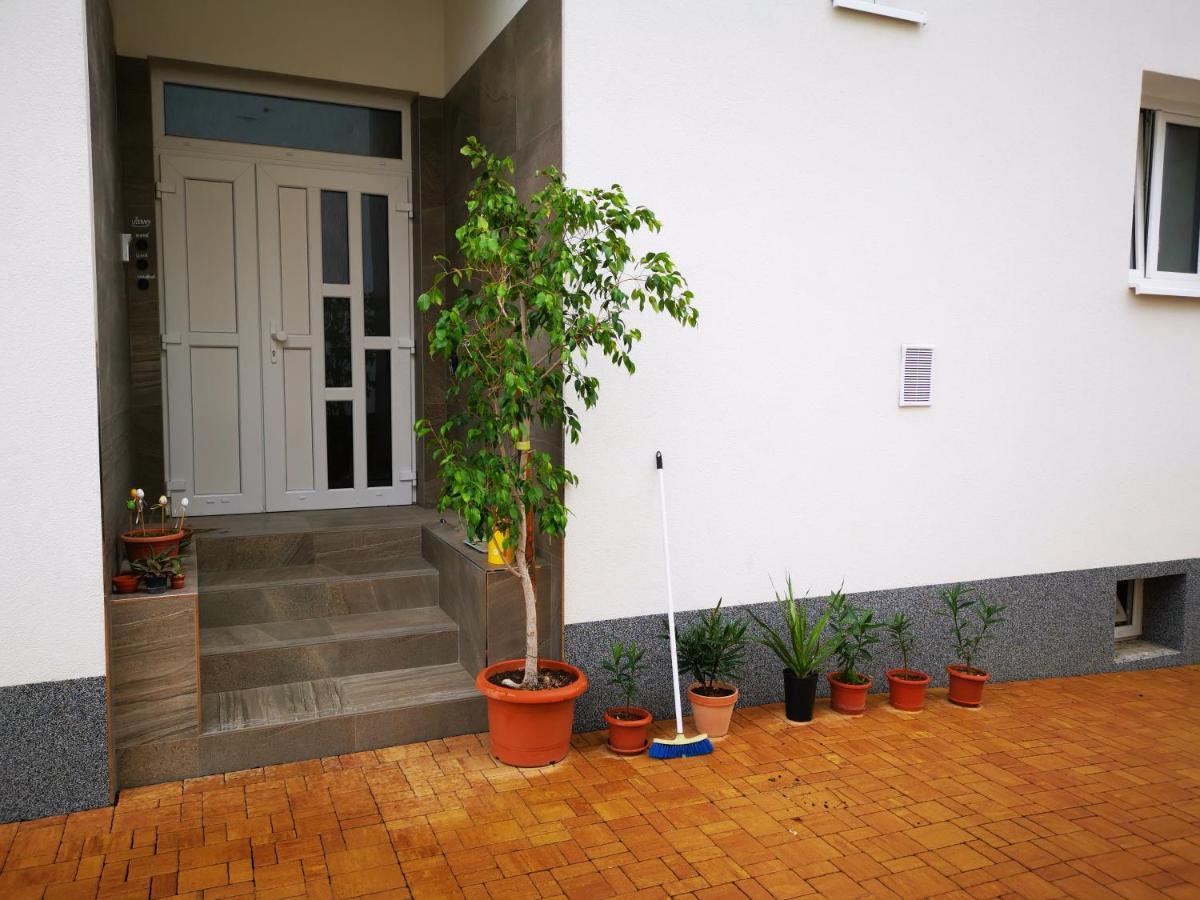 Apartmany Za Sakurou Hodonin Bagian luar foto