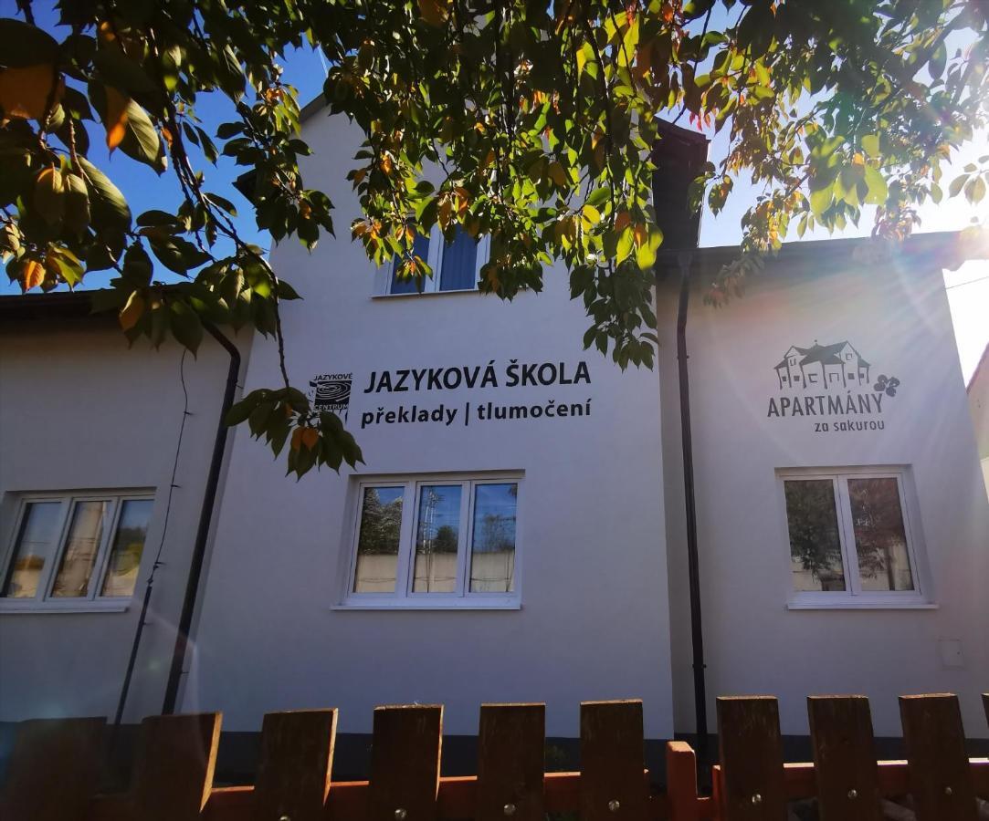 Apartmany Za Sakurou Hodonin Bagian luar foto